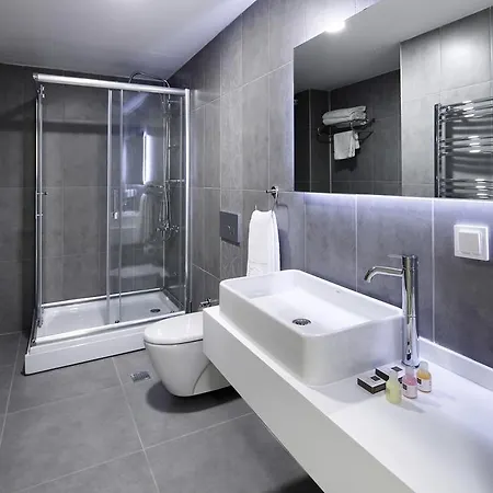 Prime Suites Ataturk Airport מלון